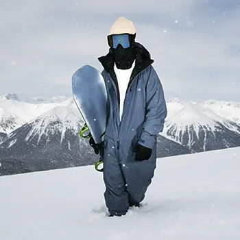 着替えなし、寝袋のままゲレンデへ