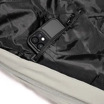 ファスナー付き内ポケット（右胸）