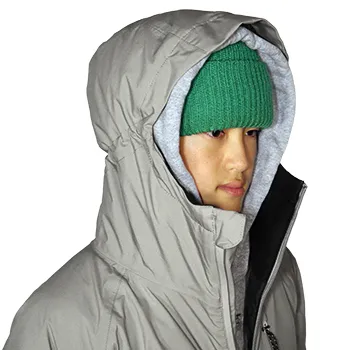 インナーにパーカーも着込めるサイズ感