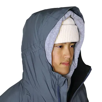 インナーにパーカーも着込めるサイズ感